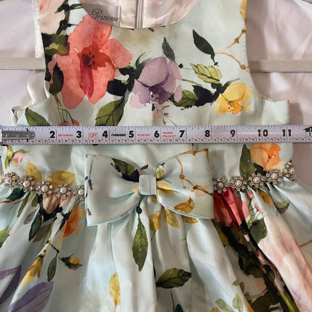 COUTURE PRINCESS. SIZE 6 IN LONG PRINCESS-CUT FLOWERED POLYESTER. - Picture 7 of 8